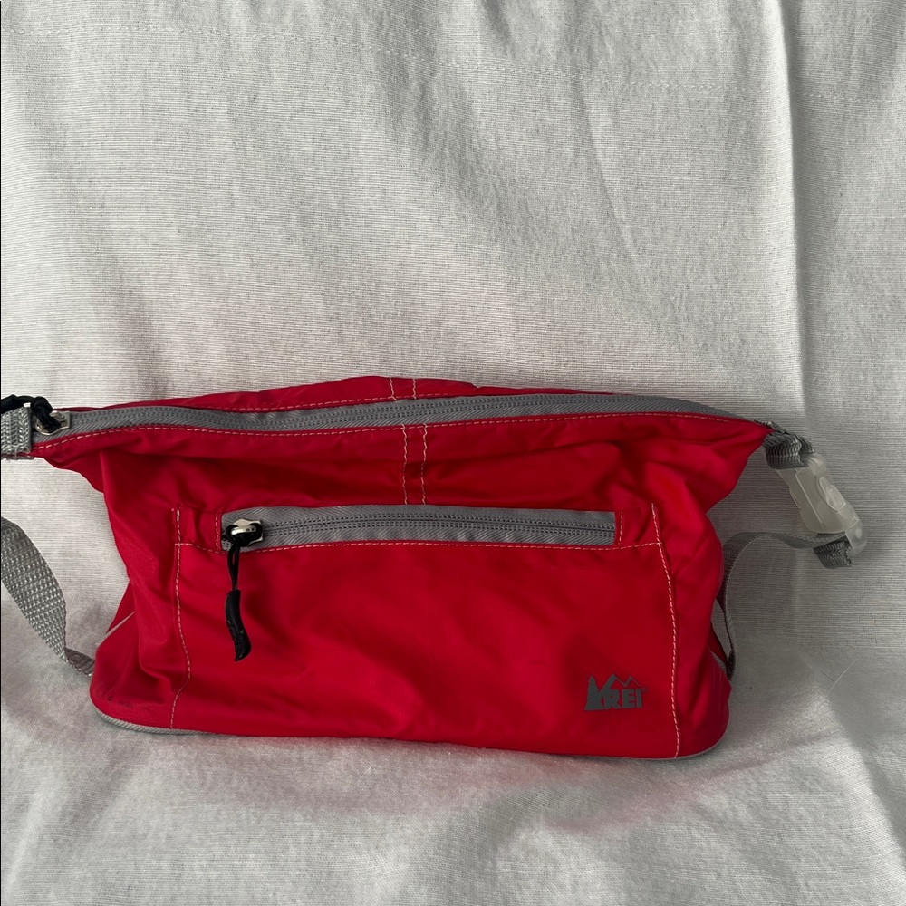 REI Red Waist Pack/Toiletry Bag for Men - Hands-Free Carry